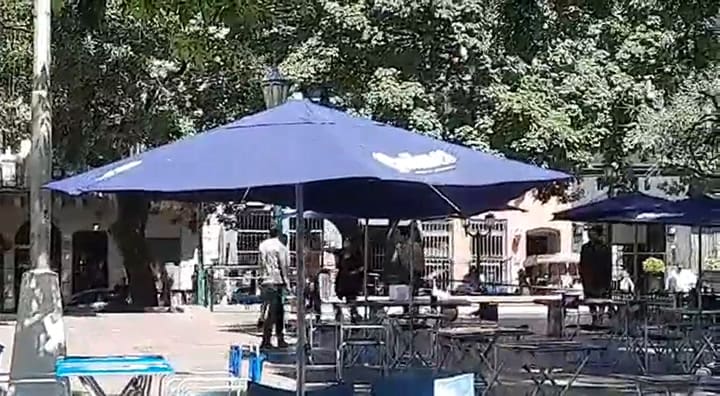 Pelea de trapitos en Plaza Dorrego