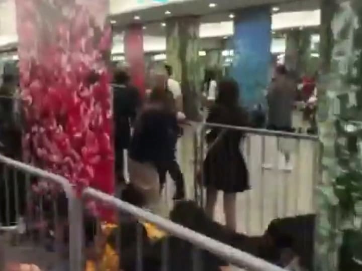 En muchas ciudades, la gente interesada formó largas filas