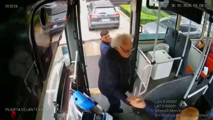 Guillermo Coppola viajó en colectivo y le regaló un cumpleaños inolvidable a chofer