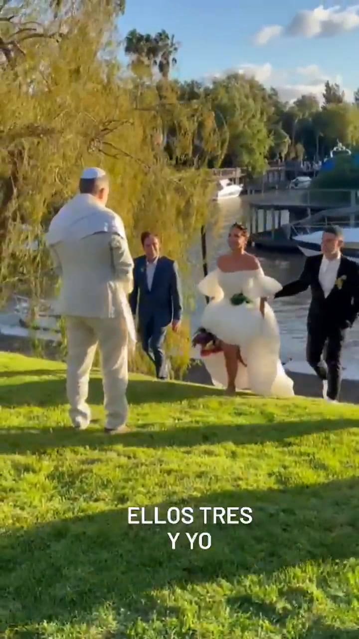 Así entró Natalia Lobo a su casamiento