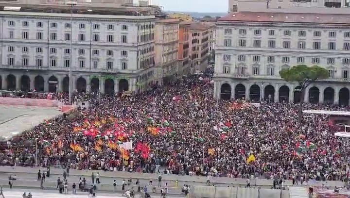 Desde los tejados de la estación Termini de Roma se ve la masiva manifestación en la capital italiana