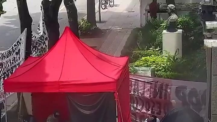 Guillermo Montenegro denunció que un hombre le tiró un artefacto a su oficina y lo amenazó de muerte
