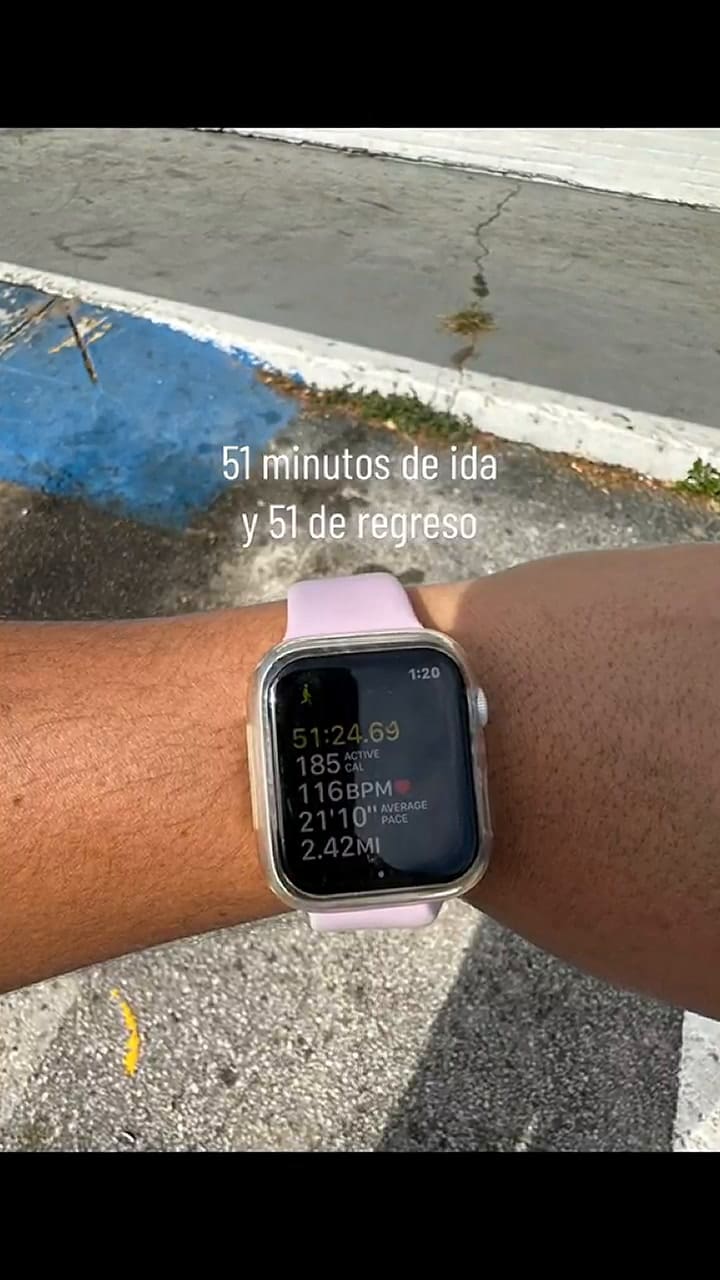 La tiktoker mexicana mostró a sus seguidores el tiempo que hace caminando hasta la tienda en EE.UU.