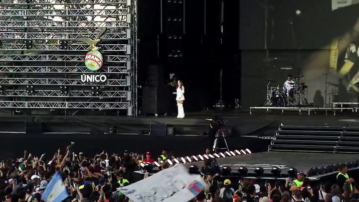 Nicky Nicole interpretando Seminare en Cosquín 2025