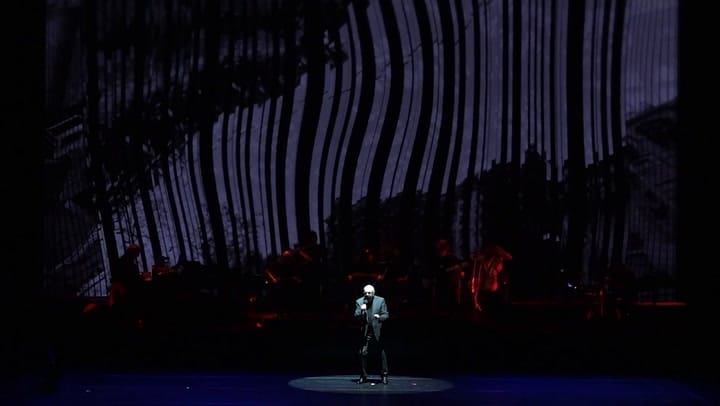 3001, Juan Carlos Baglietto cantando en el espectáculo Piazzolla Futuro