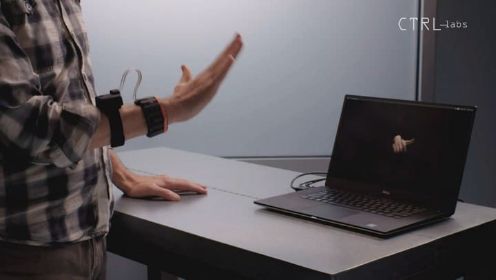 Así funciona CTRL Labs, la pulsera para controlar una computadora con la mente