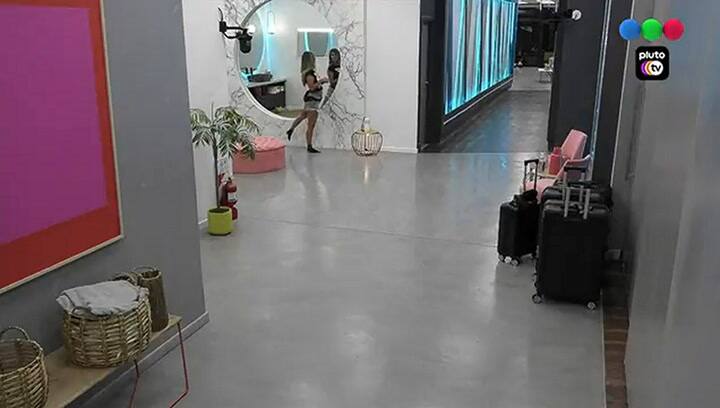 Gran Hermano: Julieta frente al espejo al indicar que se siente más gorda
