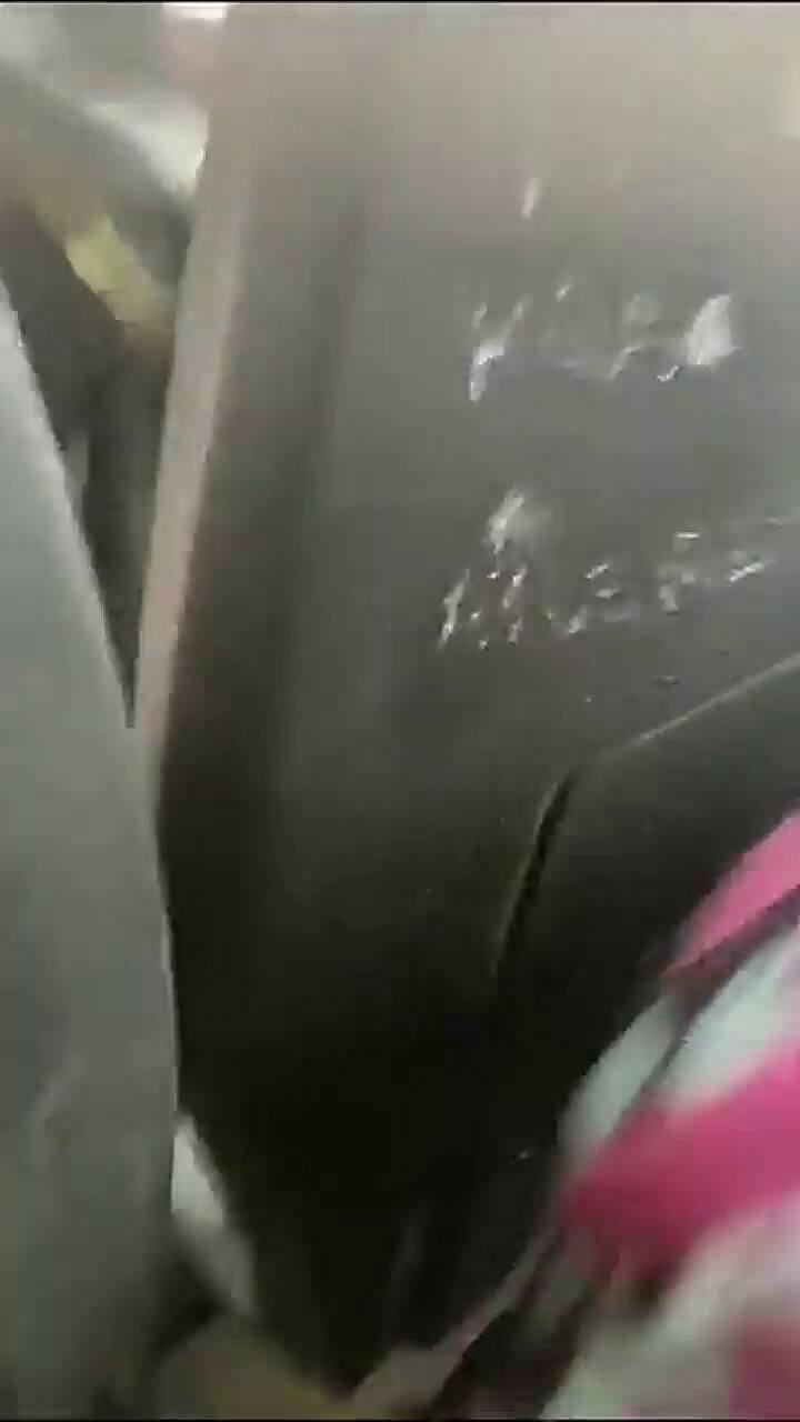 Atacaron a pedradas a un colectivo, robaron a los pasajeros y lastimaron a una mujer
