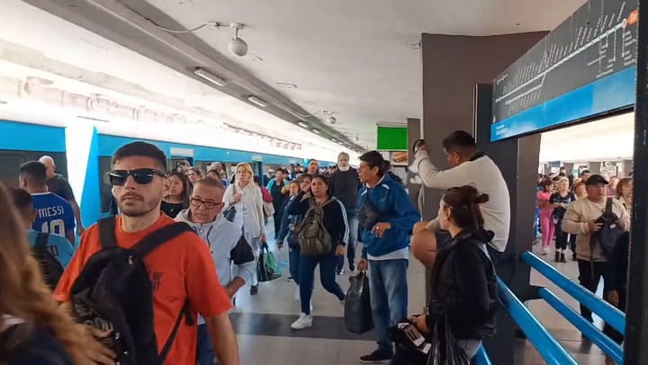 Demoras en el tren Sarmiento por medida gremial