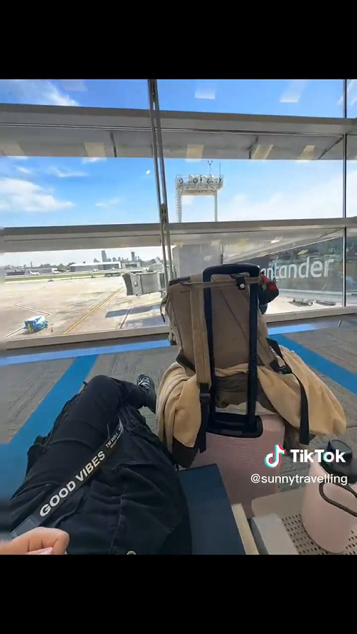 Una viajera argentina compartió en TiKTok 6 tips claves para viajar en avión