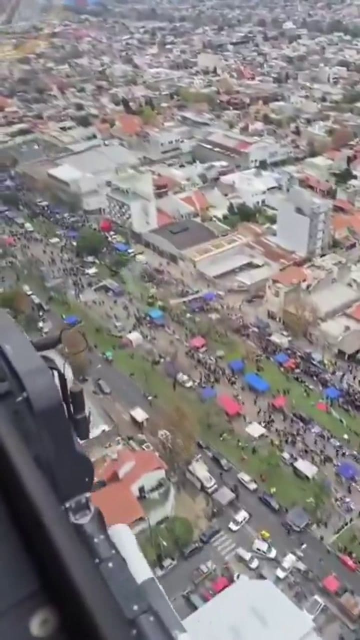 Vista aérea de la fila para despedir al Indio Solari
