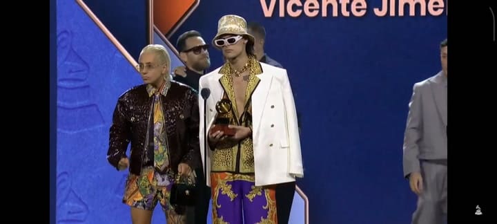 CA7RIEL & Paco Amoroso agradecieron a sus madres después de ganar mejor canción alternativa