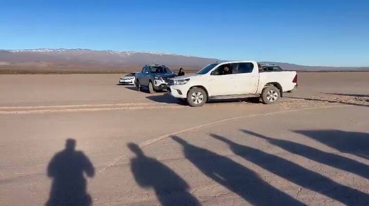 Así retiraron la camioneta en Pampa del Leoncito