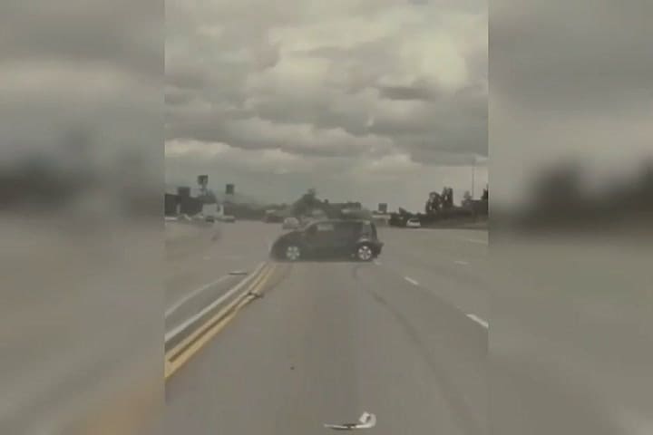 Así volcó el auto en la carretera de Estados Unidos