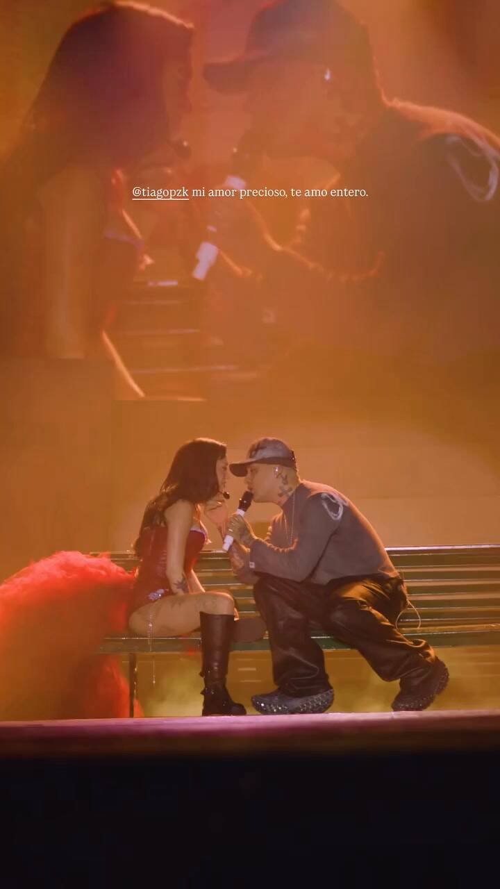 Tiago PZK apareció en el show de La Joaqui y cantaron juntos