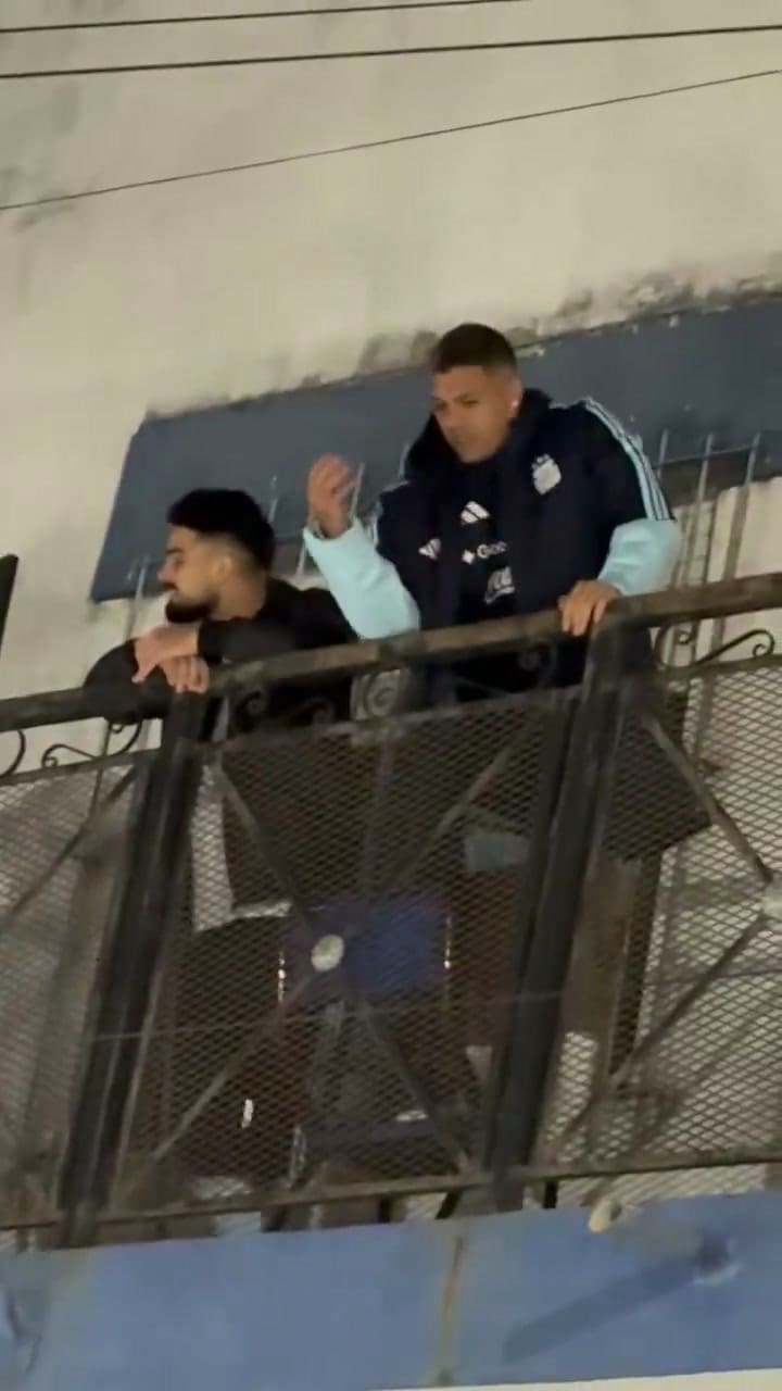 Facundo Medina saludó a sus vecinos en Lanús