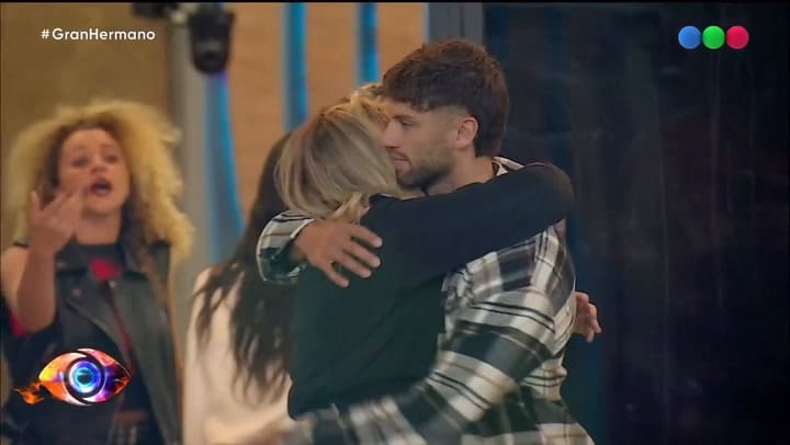 Lourdes Y Chiara Se Encargaron De Recordarle A Tato Su “Responsabilidad” Luego De La Salida De Martina Mirá #GranHermano En MiTelefe.com Y Espiá La Casa GRATIS Las 24 Horas Por @DIRECTVLA @DGO Latam