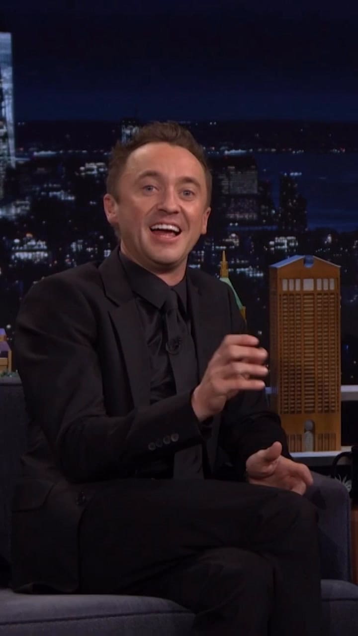 Tom Felton junto a Jimmy Fallon antes del debut de la obra