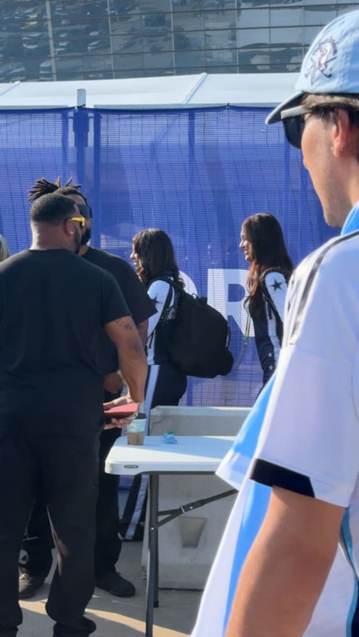 Así entraron al Estadio el grupo Dallas Cowboys