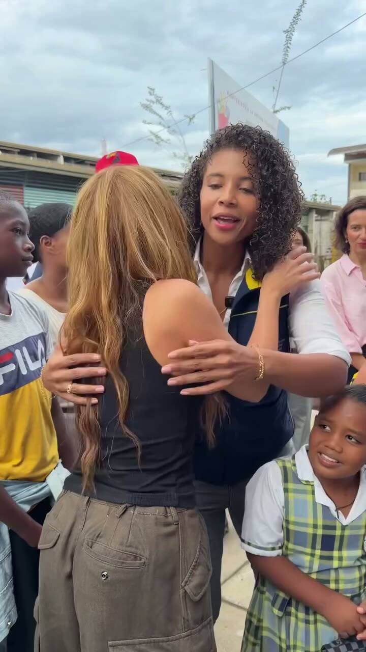 Shakira anunció la construcción de 10 escuelas en Chocó