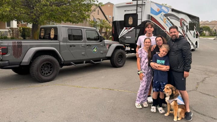 Se compró una motorhome y sigue a la Argentina por Estados Unidos