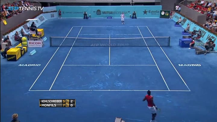Así lucía el tenis en el polvo azul