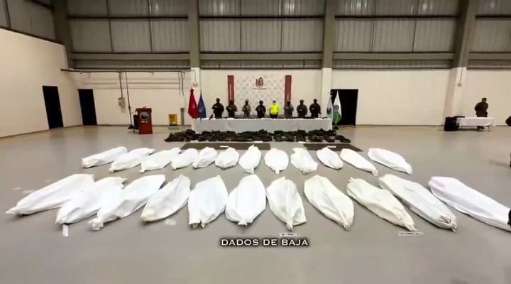 De la Espriella posa con cadáveres de guerrilleros
