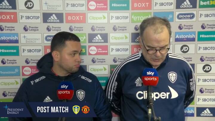 Marcelo Bielsa se fastidió con algunas preguntas tras la caída de Leeds contra Manchester United