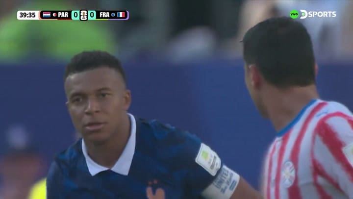 Mbappé contra Junior Alonso