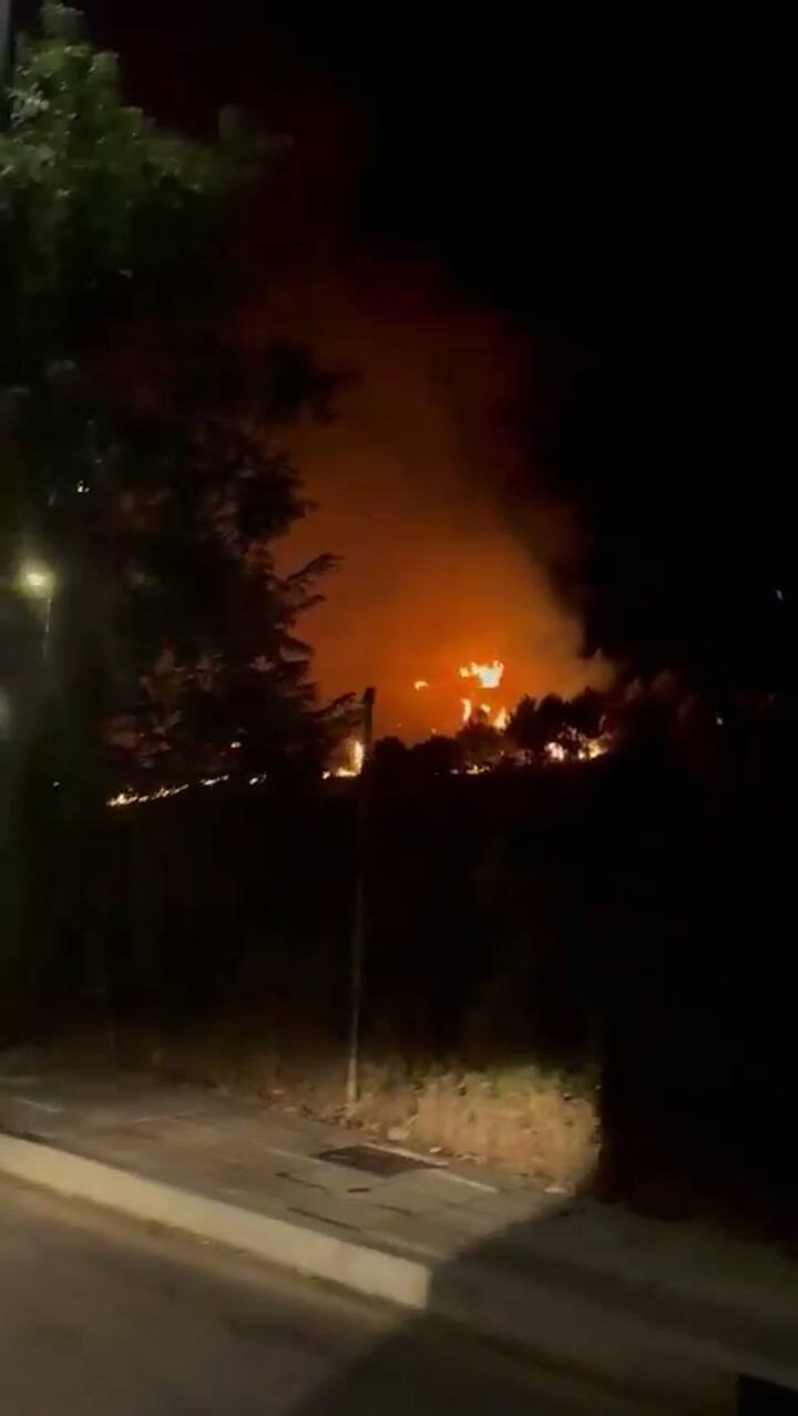 El fuego obligó la evacuación de 63.000 personas