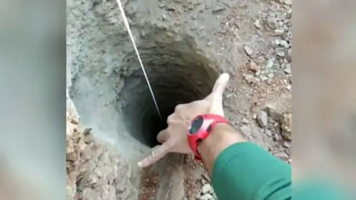 Un centenar de efectivos trata de rescatar a un niño de dos años de un pozo en Málaga - Fuente: Reut