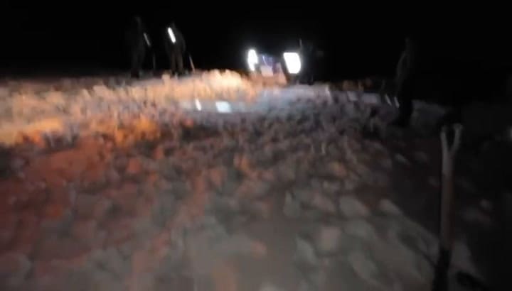 Nieve, frío extremo y rutas cerradas: las imágenes del rescate en la cordillera neuquina