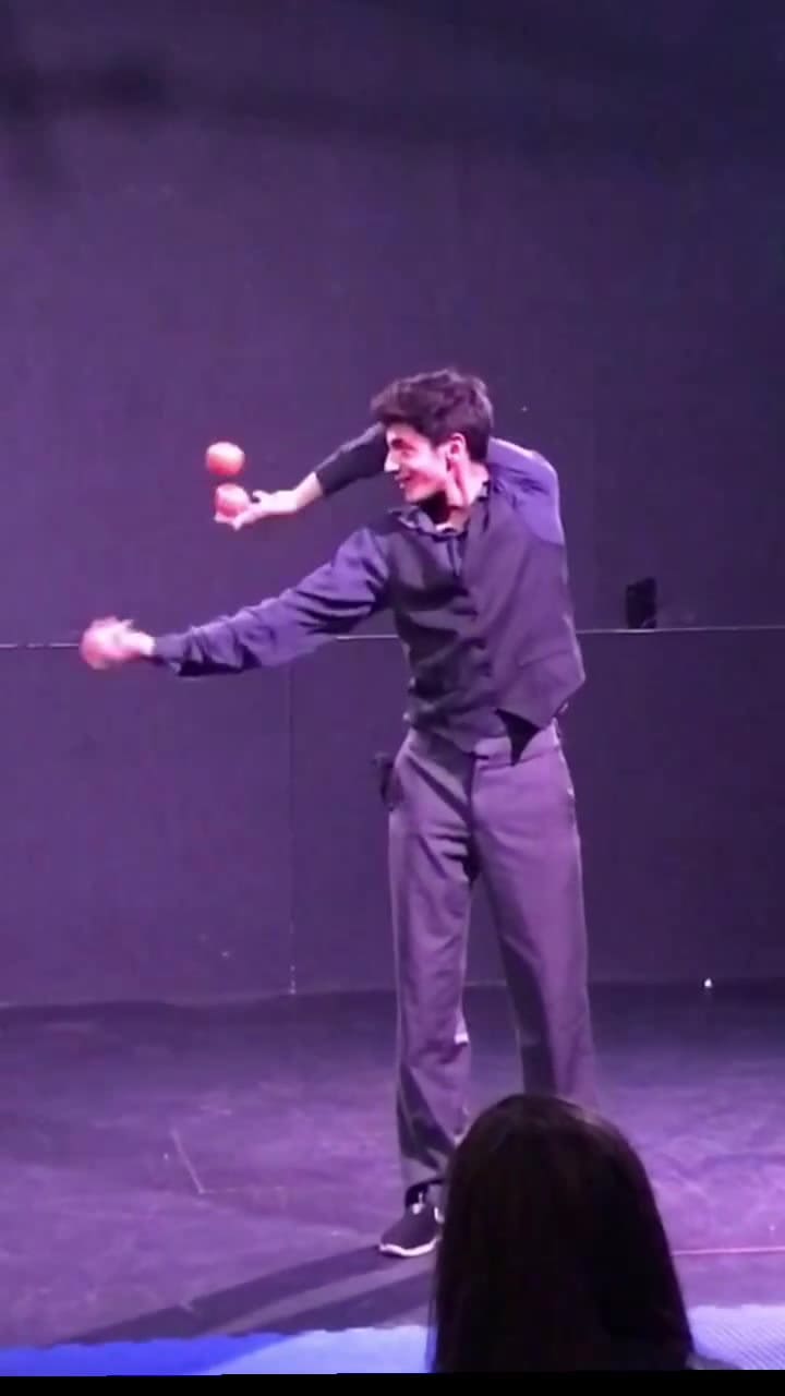 Zuka Muñiz en la Melbourne Juggling Convention in Australia
