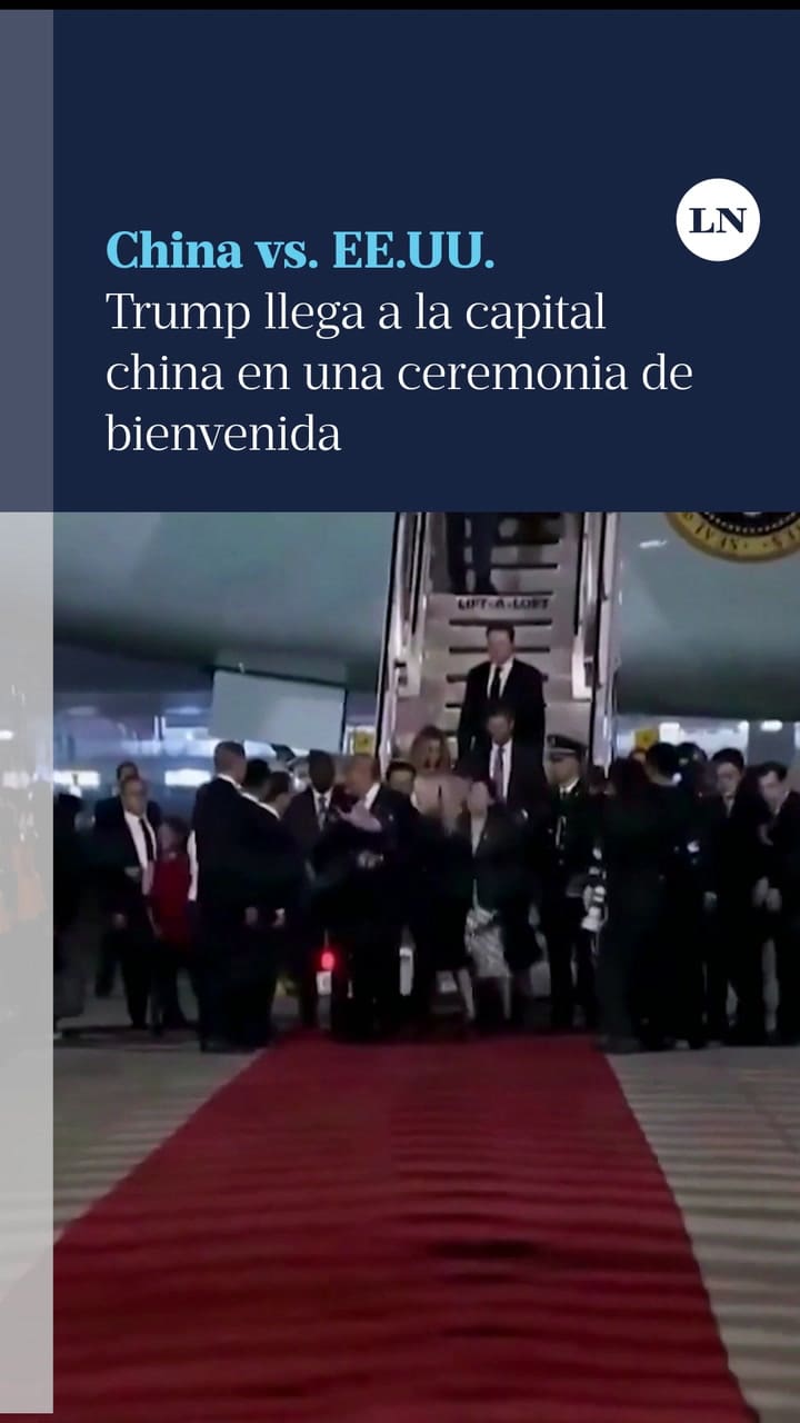 Trump llega a la capital china en una ceremonia de bienvenida