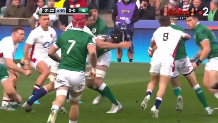 El tackle alto de Charlie Ewels