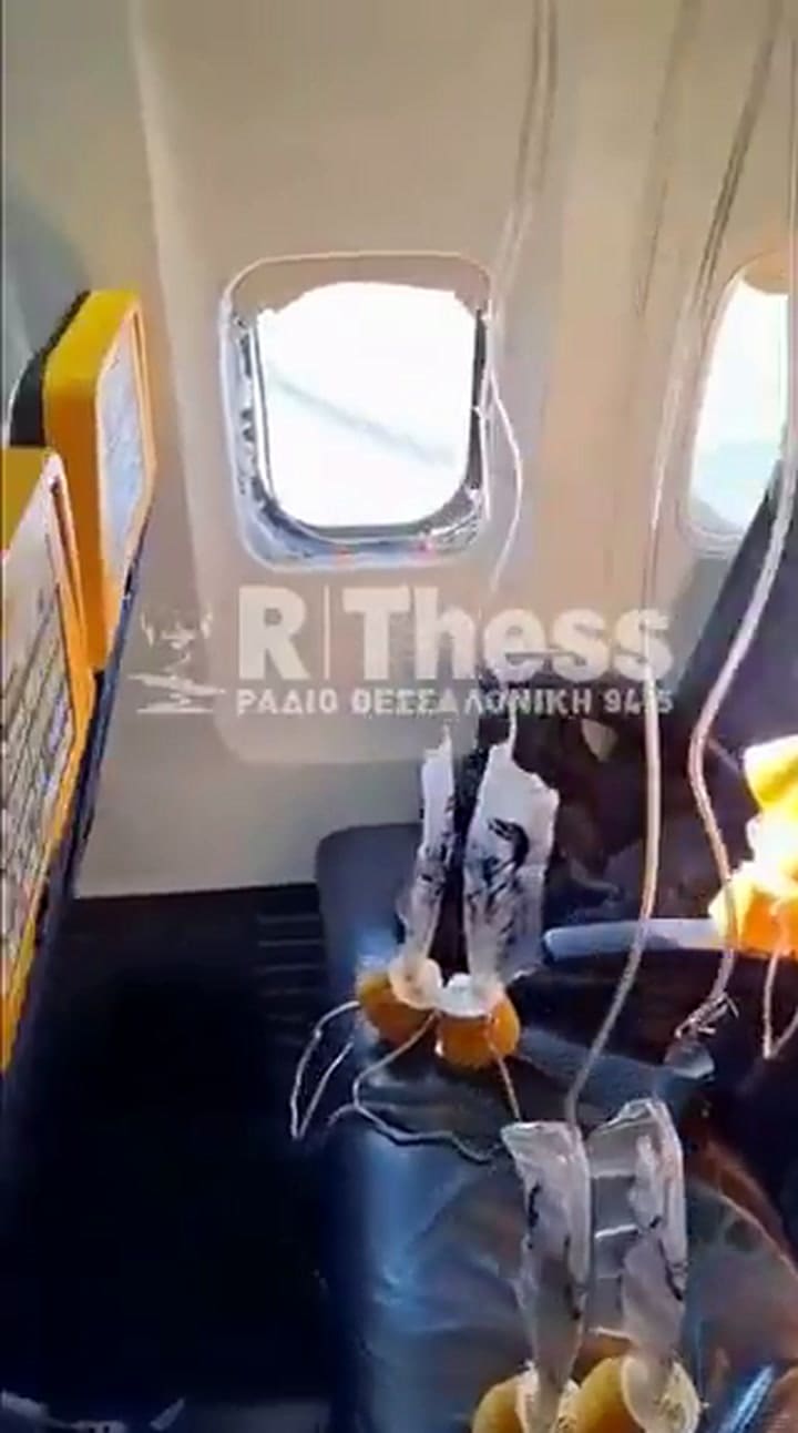 Un avión tuvo que aterrizar de emergencia en Grecia luego de que una ventanilla se desprendió