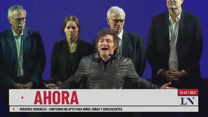 Milei estuvo presente en el cierre de campaña de Manuel Adorni y cruzó duramente al PRO