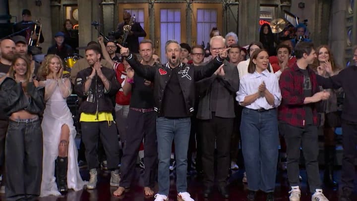 TIni Stoessel jutno a Chris Martin en NBC