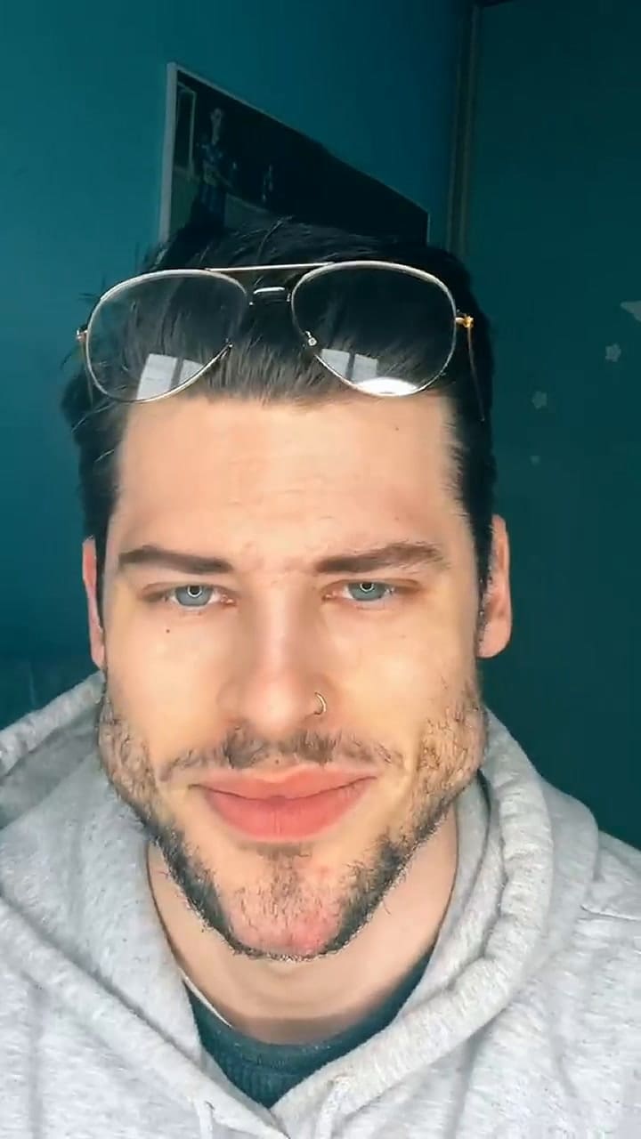 La notable transformación de un modelo que ejercitó su rostro durante meses - Fuente: TikTok