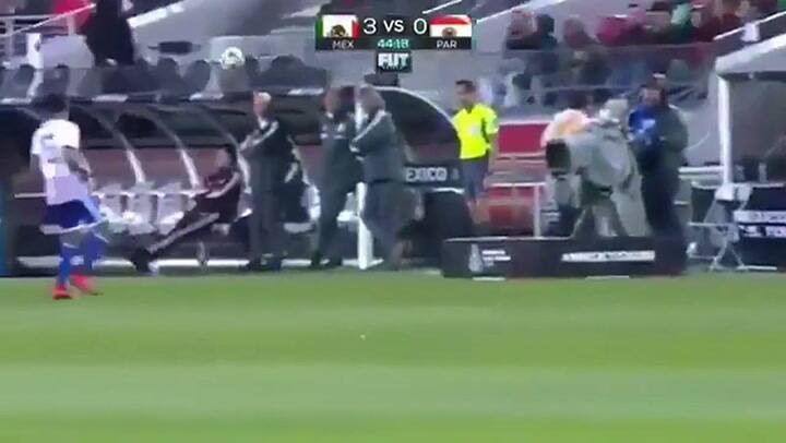 El pelotazo del Toto al Tata - Fuente: YouTube