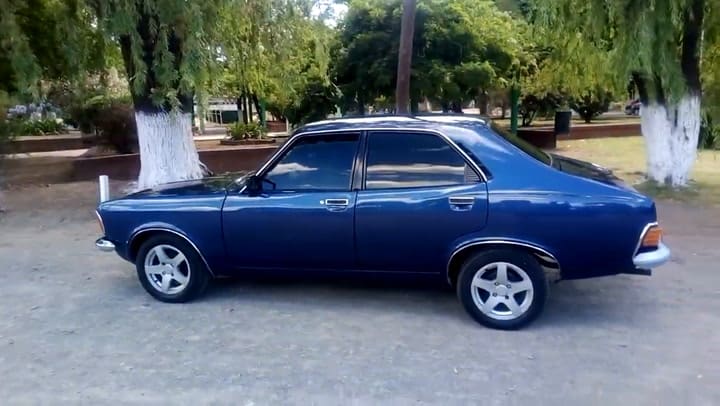 Dodge 1500, Azul Infinity