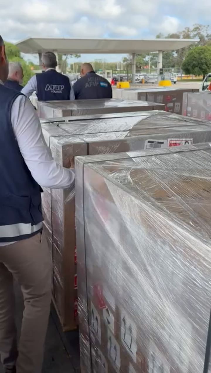 Arribó a la Argentina una donación de repelentes proveniente de México