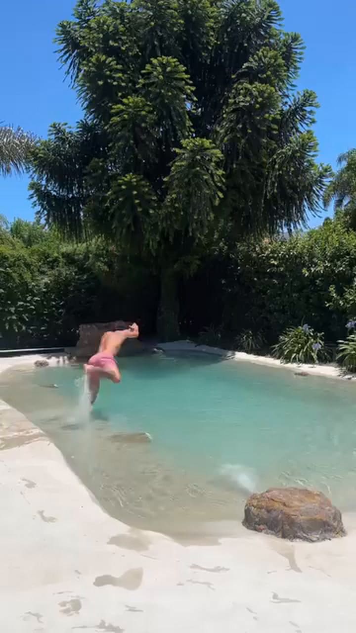 La mini playa que tiene Nicolás Cabré en su patio