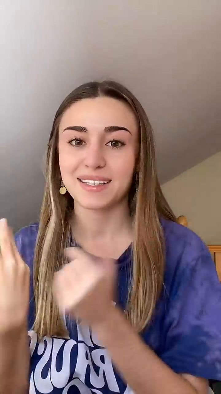 Una tiktoker y su hermana le hicieron un inédito regalo a la trabajadora doméstica