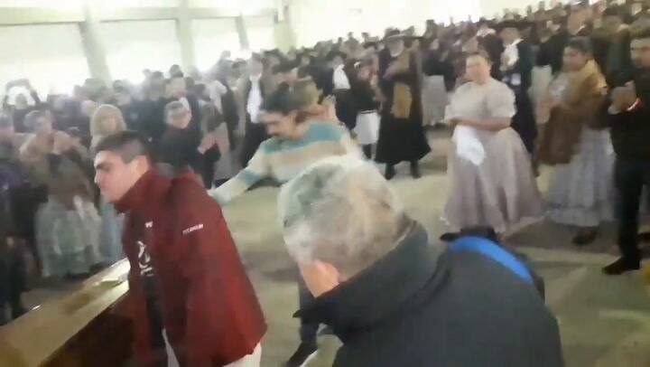 El impresionante funeral de un profesor de folklore tucumano - Fuente: YouTube
