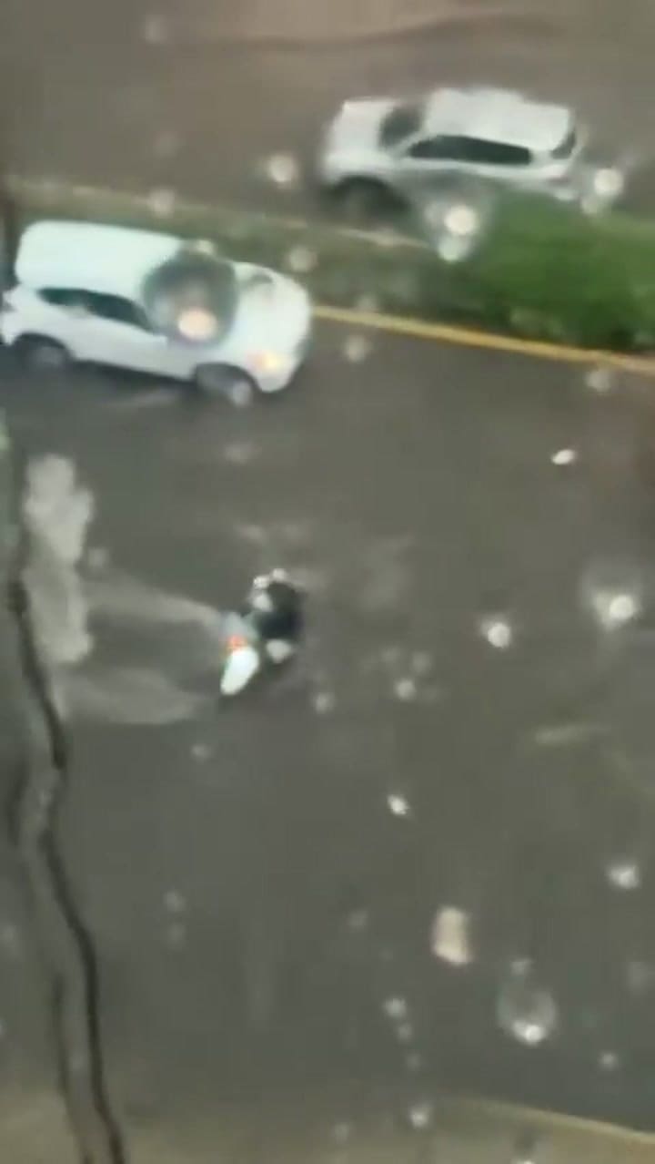 Se registraron imágenes de calles inundadas en Ñuñoa