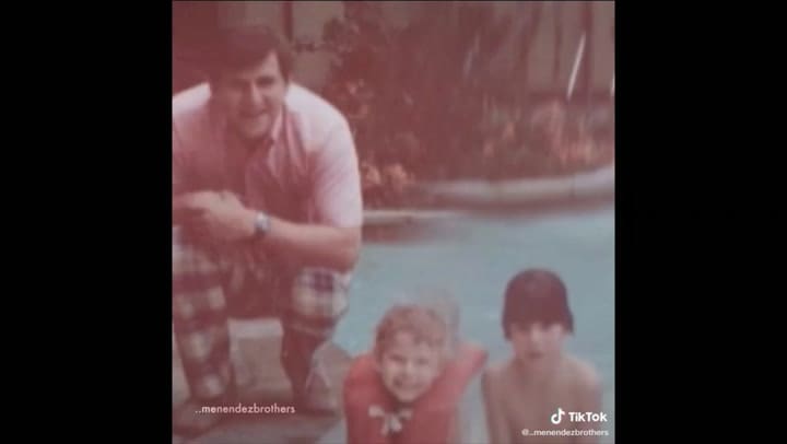 Los hermanos Menéndez son las estrellas en TikTok