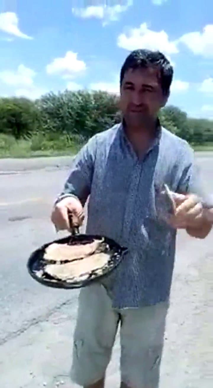 Santiago del Estero un hombre cocino un bife en el asfalto, parte 2