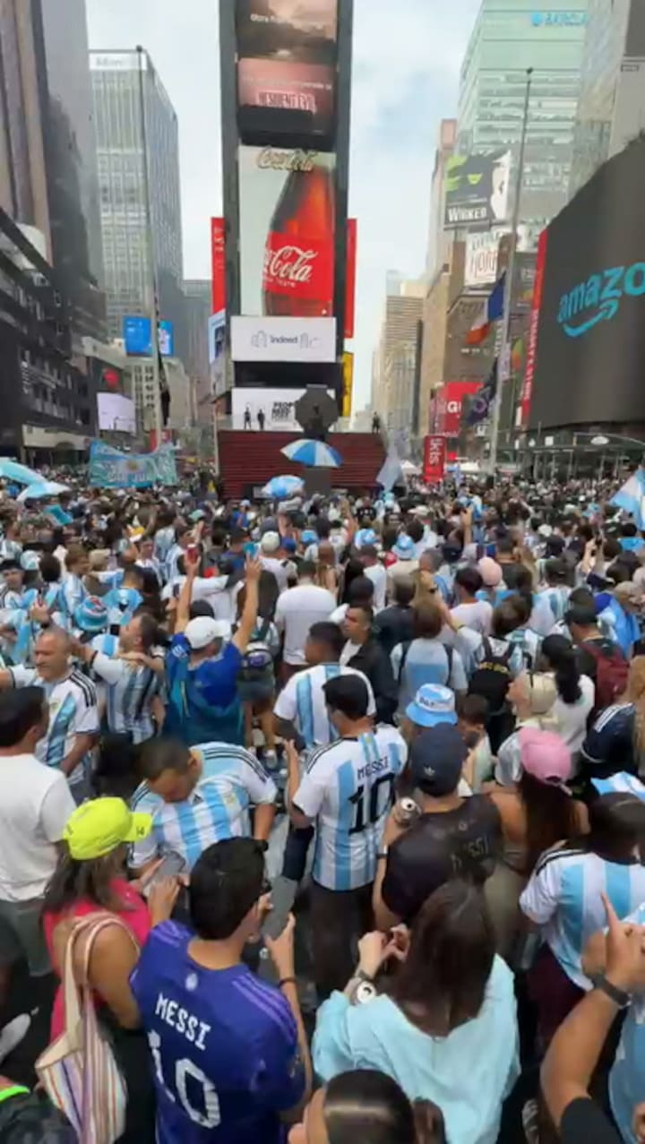 Banderazo argentino en Times Square