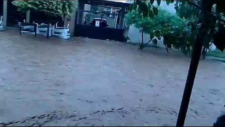 Anegamientos en el barrio La Parabólica de Metán